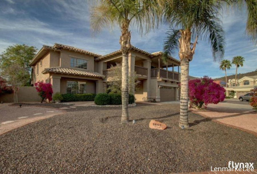 5640 W ARROWHEAD LAKES Drive Glendale